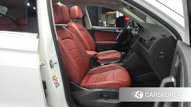 Volkswagen Tiguan second Generation 2020 Белый из Кореи, фото 2