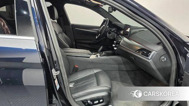 BMW 5 Series (G30) 2023 Черный из Кореи, фото 2