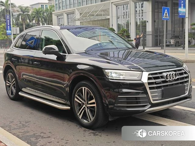 Audi Q5L 2021 Черный из Китая, фото 2