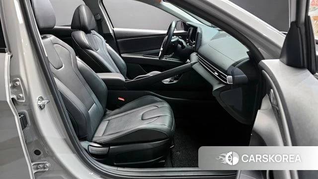 Hyundai Avante (CN7) 2021 Серебристо-серый из Кореи, фото 2