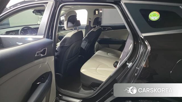 Kia Sportage 5th Generation Hybrid 2023 Черный из Кореи, фото 2