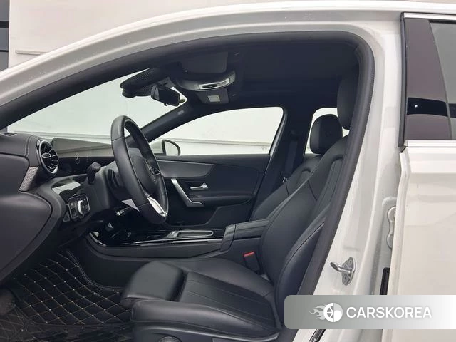 Mercedes-Benz Class A 2023 Белый из Китая, фото 2