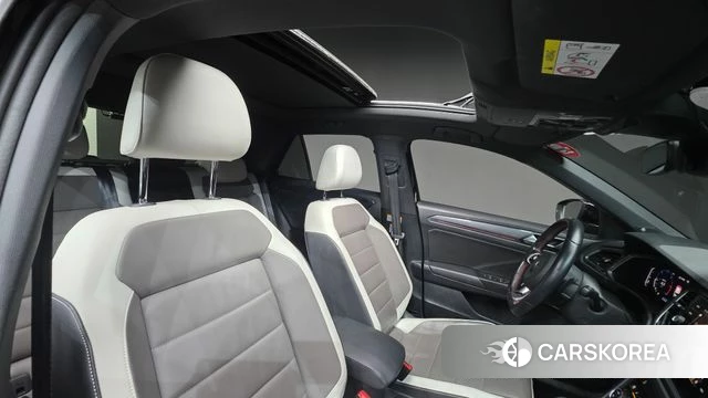 Volkswagen T-Roc 2022 Черный из Кореи, фото 2