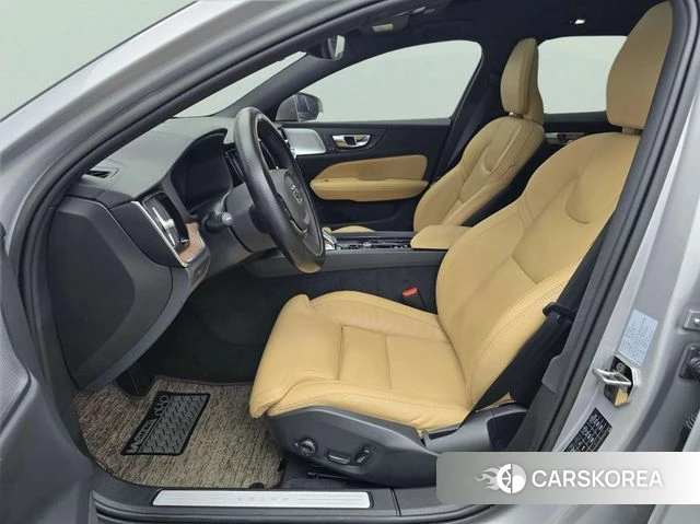 Volvo V60 Cross-Country 2nd Generation 2023 Серебряный из Кореи, фото 2