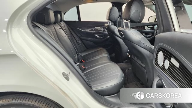 Mercedes-Benz E-Class W213 2018 Белый из Кореи, фото 2