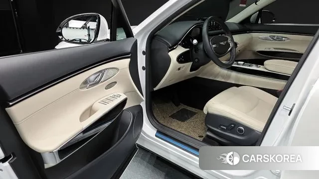 Genesis GV70 2023 Белый из Кореи, фото 2