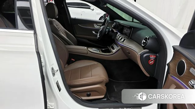 Mercedes-Benz E-Class W213 2021 Белый из Кореи, фото 2