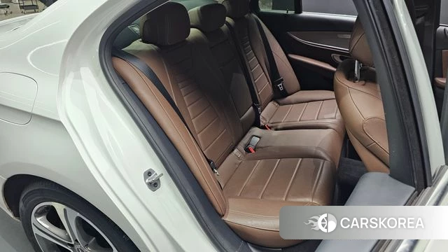 Mercedes-Benz E-Class W213 2019 Белый из Кореи, фото 2