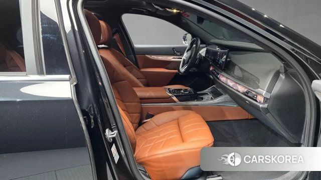 BMW 7 Series (G70) 2024 Черный из Кореи, фото 2