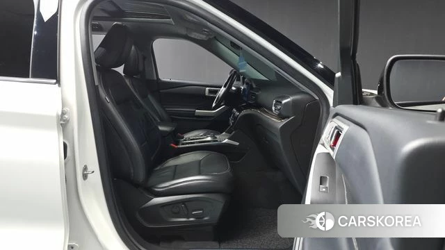 Ford Explorer 6th Generation 2022 Белый из Кореи, фото 2