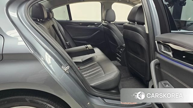 BMW 5 Series (G30) 2018 Серый из Кореи, фото 2