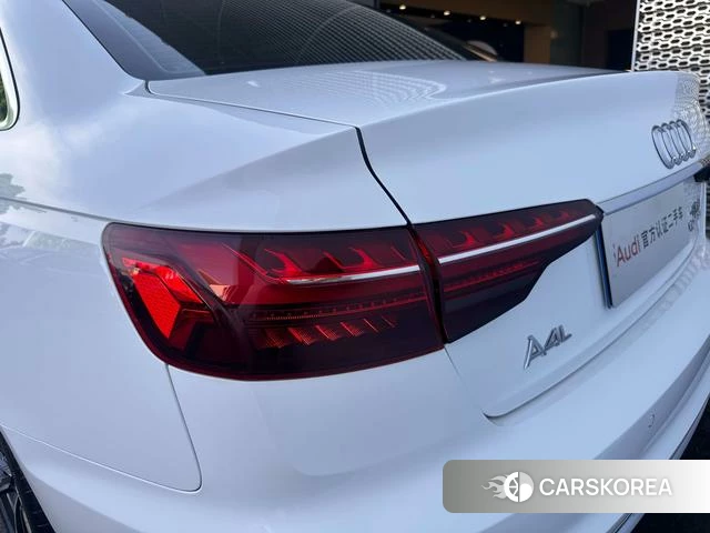 Audi A4L 2022 Белый из Китая, фото 2