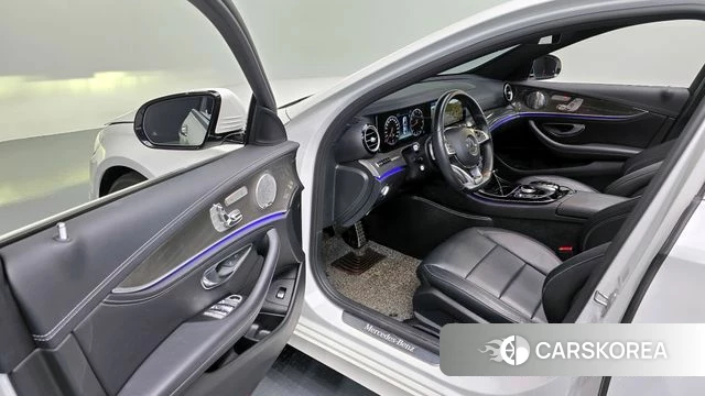 Mercedes-Benz E-Class W213 2018 Белый из Кореи, фото 2