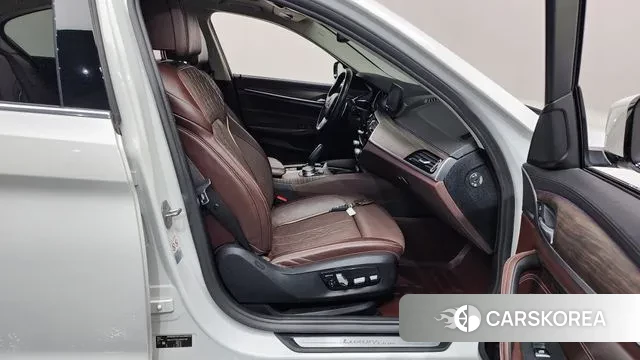 BMW 5 Series (G30) 2018 Белый из Кореи, фото 2