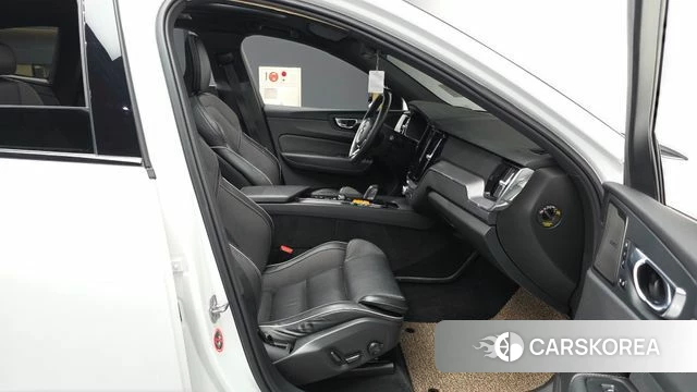 Volvo XC60 second Generation 2021 Белый из Кореи, фото 2