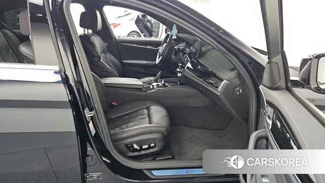 BMW 5 Series (G30) 2021 Черный из Кореи, фото 2