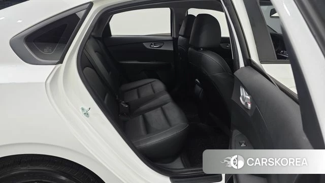 Kia The New K3 2nd generation 2022 Белый из Кореи, фото 2