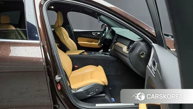 Volvo XC60 second Generation 2021 Коричневый из Кореи, фото 2