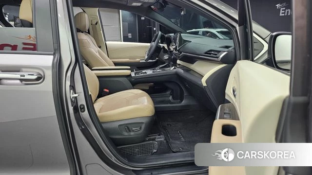 Toyota Sienna 4th Generation 2021 Серый из Кореи, фото 2