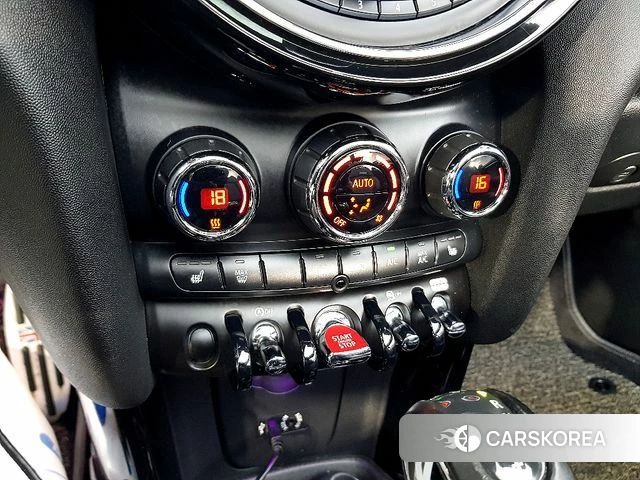 Mini Cooper Convertible 2018 Темно-зеленый из Кореи, фото 2