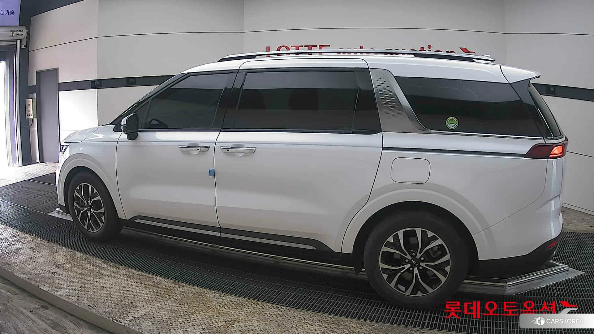 Kia Carnival 2023 Белый из Кореи, фото 2