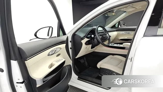 Genesis GV70 2023 Белый из Кореи, фото 2