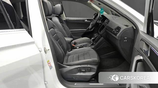 Volkswagen Tiguan second Generation 2023 Белый из Кореи, фото 2