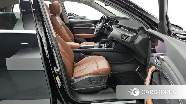 Audi e-Tron 2021 Черный из Кореи, фото 2