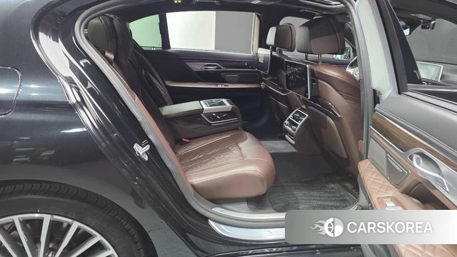 BMW 7 Series (G11) 2021 Черный из Кореи, фото 2