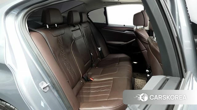 BMW 5 Series (G30) 2023 Серый из Кореи, фото 2