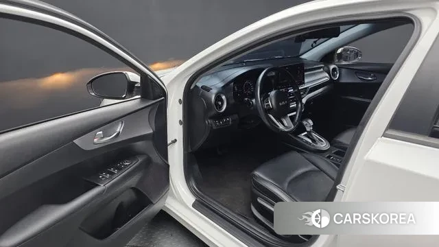 Kia The New K3 2nd generation 2021 Белый из Кореи, фото 2