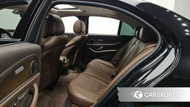 Mercedes-Benz E-Class W213 2019 Черный из Кореи, фото 2