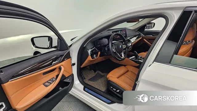 BMW 5 Series (G30) 2021 Белый из Кореи, фото 2