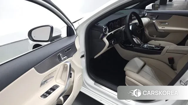 Mercedes-Benz A-Class W177 2024 Белый из Кореи, фото 2