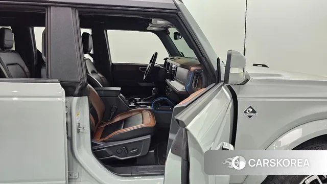 Ford Bronco 6th Generation 2023 Цвет галактики из Кореи, фото 2