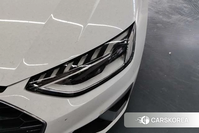 Audi A4L 2021 Белый из Китая, фото 2