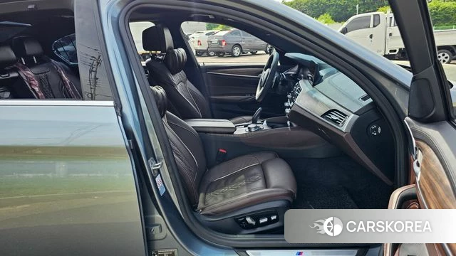 BMW 5 Series (G30) 2019 Серый из Кореи, фото 2