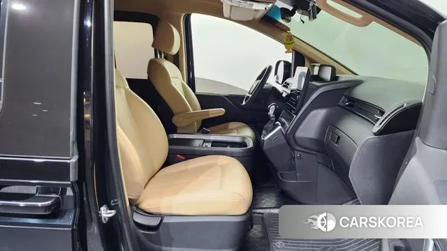 Hyundai Staria 2023 Черный из Кореи, фото 2