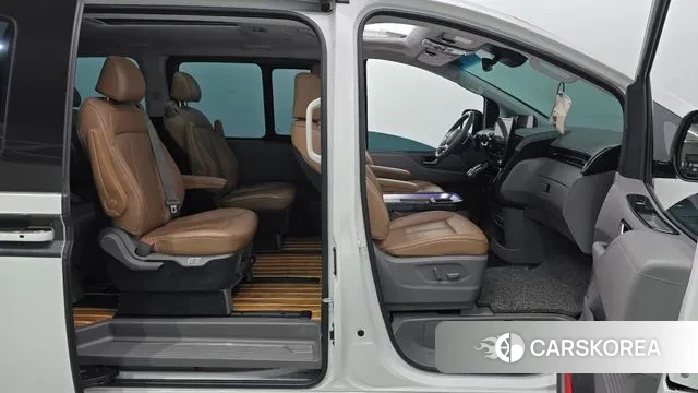 Hyundai Staria 2023 Белый из Кореи, фото 2