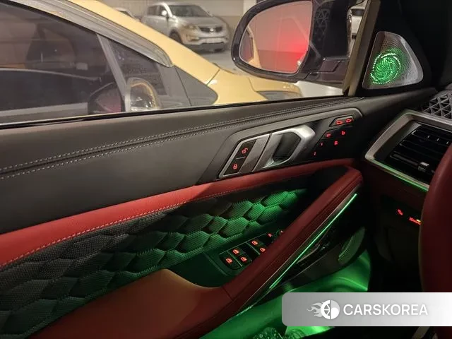 BMW X6M (G06) 2024 Белый из Кореи, фото 2