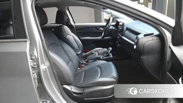 Kia The New K3 2nd generation 2023 Серый из Кореи, фото 2