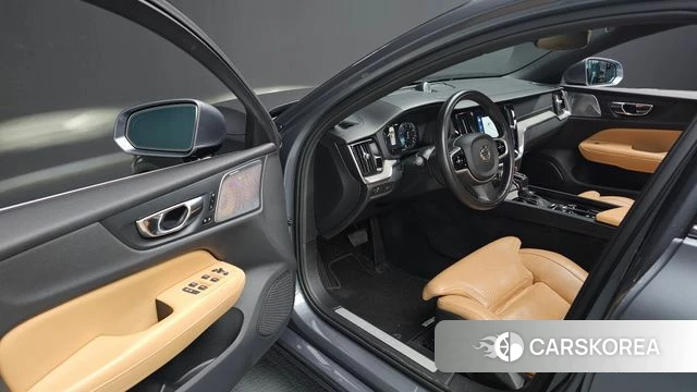 Volvo S60 3rd generation 2019 Серебристо-серый из Кореи, фото 2