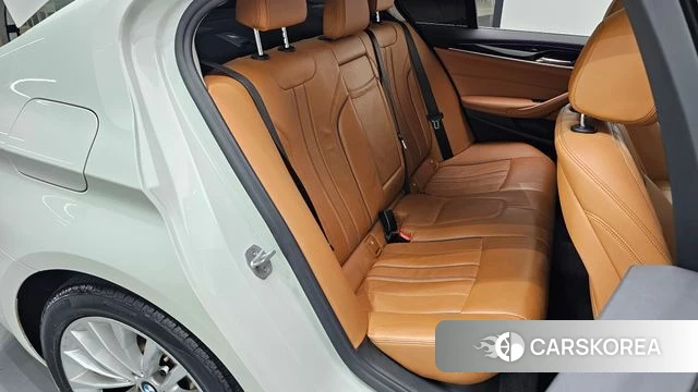 BMW 5 Series (G30) 2018 Белый из Кореи, фото 2