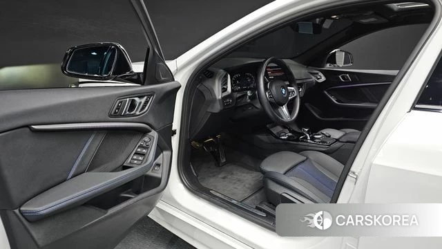 BMW 1 Series (F40) 2024 Белый из Кореи, фото 2