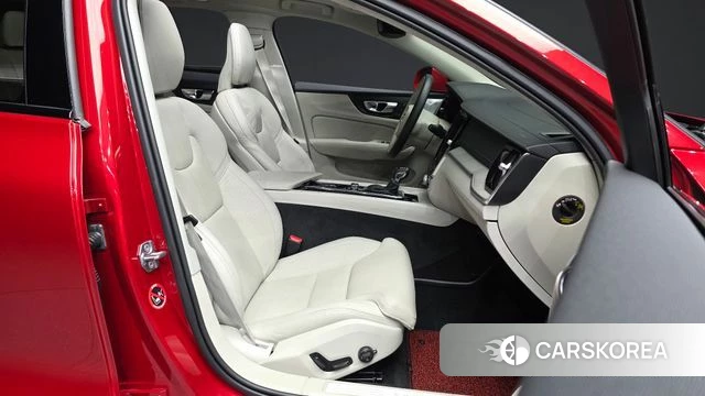 Volvo V60 Cross-Country 2nd Generation 2019 Красный из Кореи, фото 2