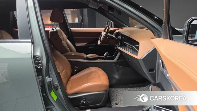 Ssangyong Torres 2023 Темно-зеленый из Кореи, фото 2