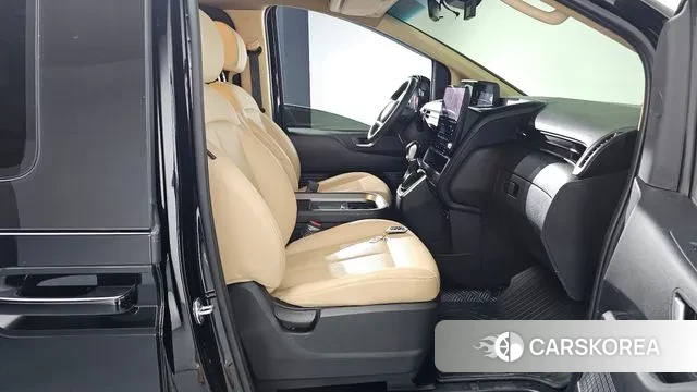 Hyundai Staria 2023 Черный из Кореи, фото 2