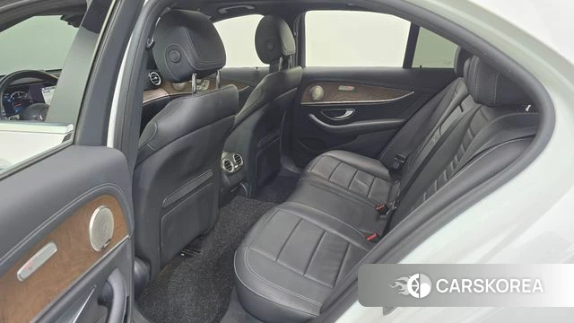Mercedes-Benz E-Class W213 2021 Белый из Кореи, фото 2