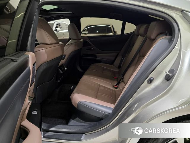 Lexus ES300h 7th generation 2024 Песочный из Кореи, фото 2