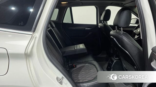 BMW X1 (F48) 2020 Белый из Кореи, фото 2